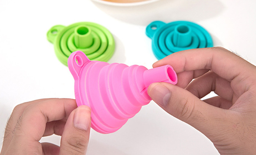 Kitchen-Tool-DIY-Food-Grade-Folding-Silicone-Funnel-Household-Liquid-Dispensing-Mini-Funnel-Random-Color-4